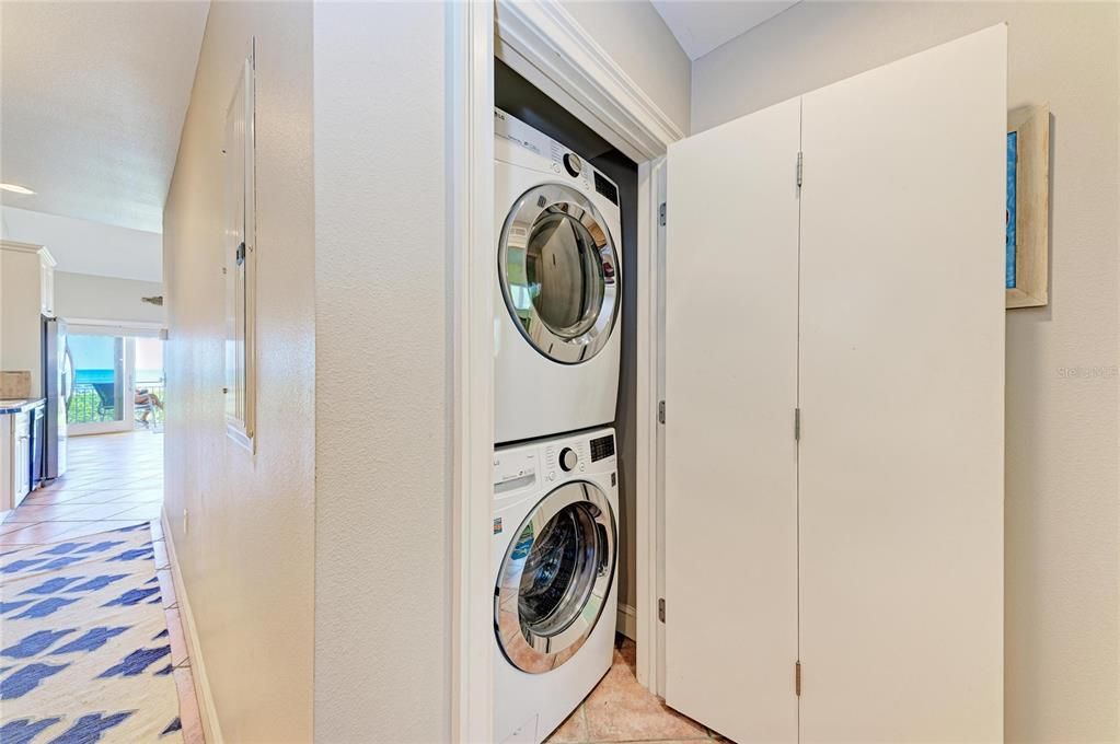 For Rent: $8,000 (2 beds, 2 baths, 1000 Square Feet)
