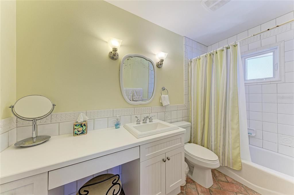 For Rent: $8,000 (2 beds, 2 baths, 1000 Square Feet)