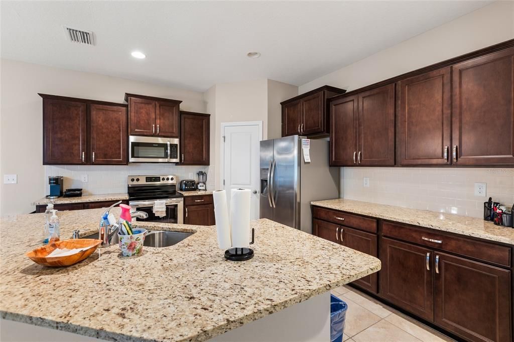 For Sale: $289,900 (3 beds, 2 baths, 1587 Square Feet)