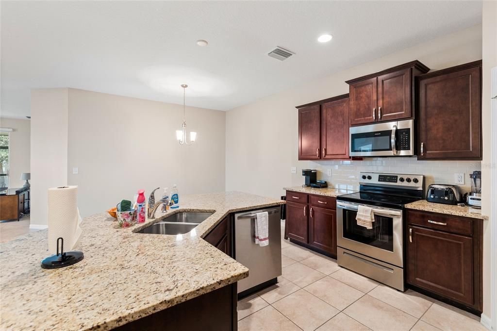 For Sale: $289,900 (3 beds, 2 baths, 1587 Square Feet)
