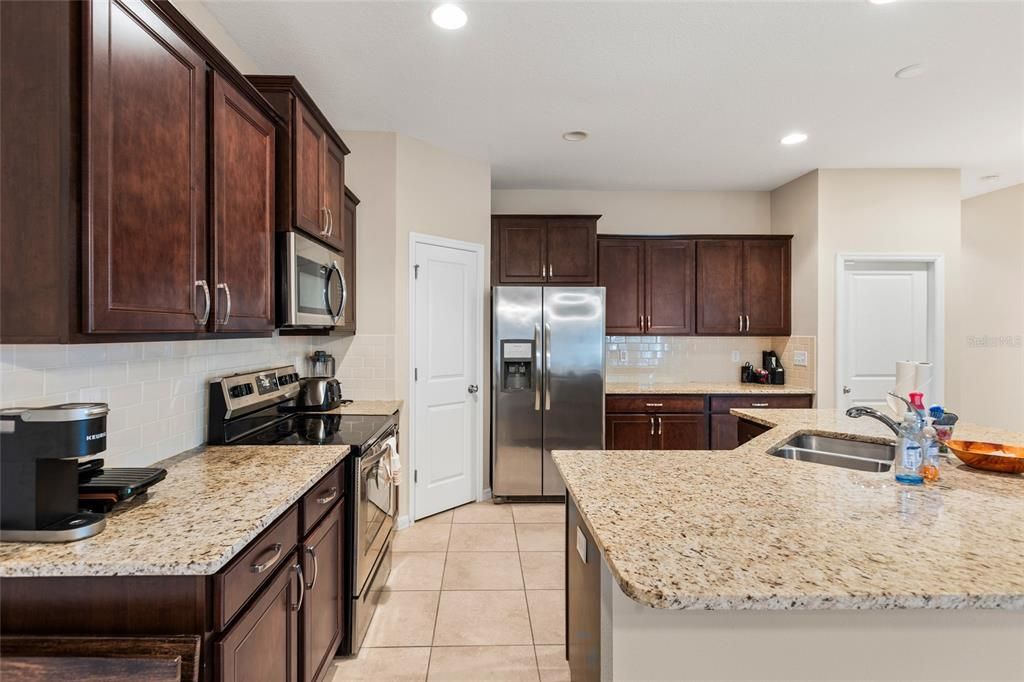 For Sale: $289,900 (3 beds, 2 baths, 1587 Square Feet)