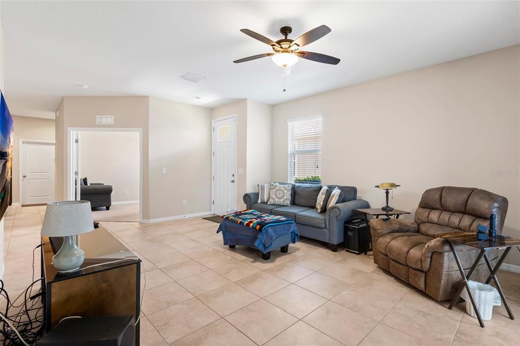For Sale: $289,900 (3 beds, 2 baths, 1587 Square Feet)