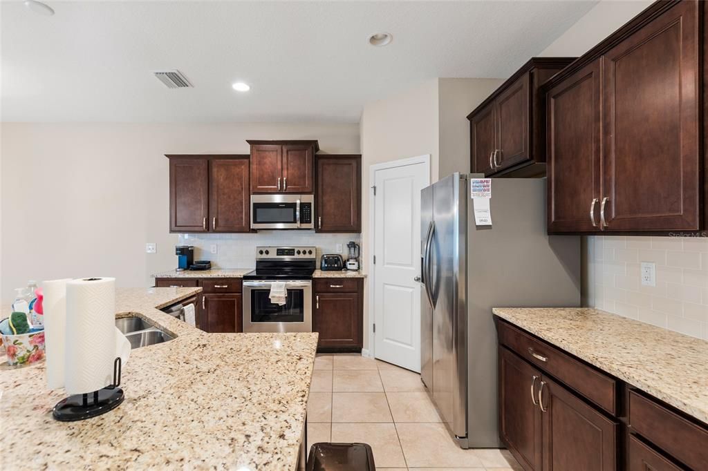 For Sale: $289,900 (3 beds, 2 baths, 1587 Square Feet)