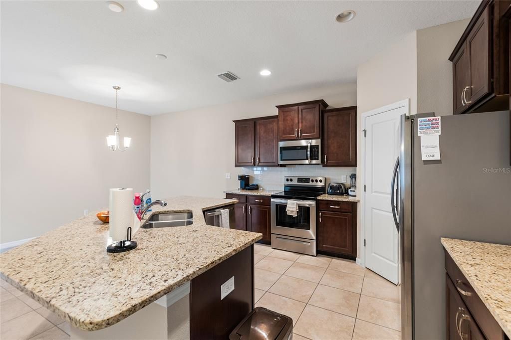 For Sale: $289,900 (3 beds, 2 baths, 1587 Square Feet)