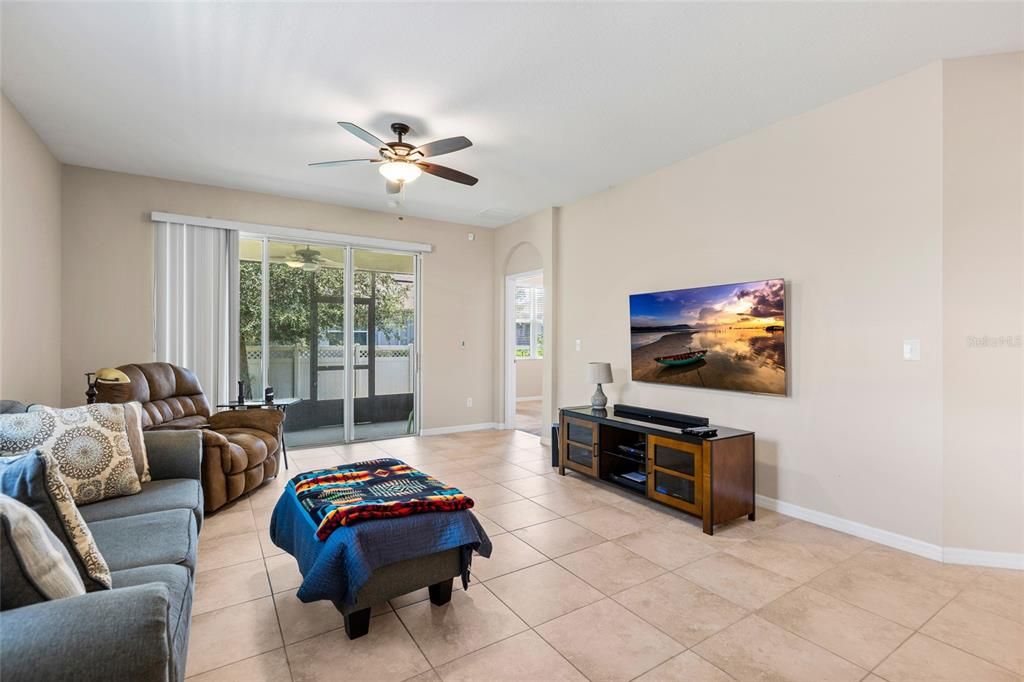 For Sale: $289,900 (3 beds, 2 baths, 1587 Square Feet)