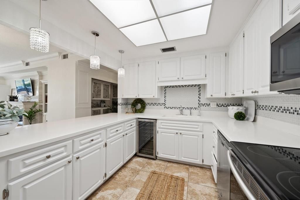 На продажу: $599,999 (2 спален, 2 ванн, 1403 Квадратных фут)