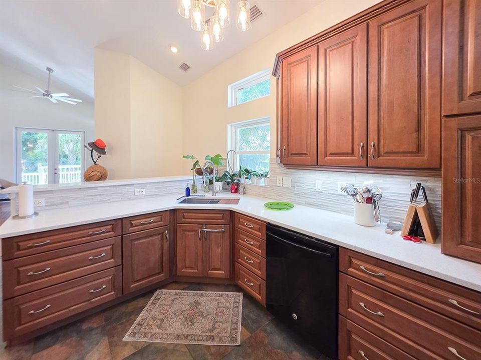 На продажу: $679,000 (3 спален, 2 ванн, 1828 Квадратных фут)