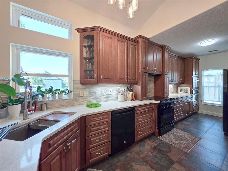 На продажу: $679,000 (3 спален, 2 ванн, 1828 Квадратных фут)