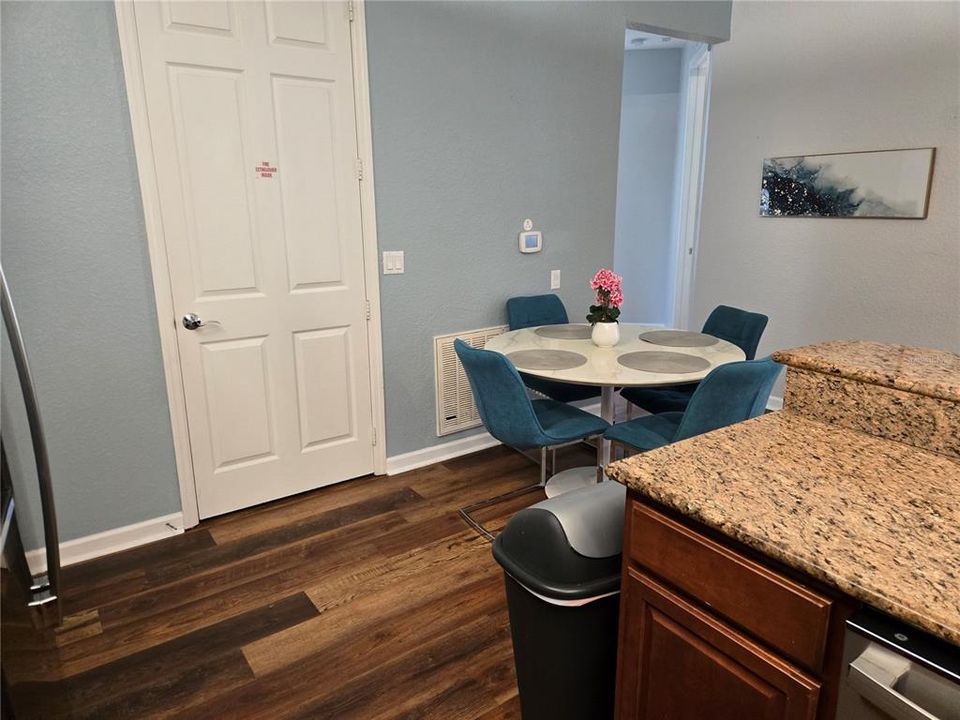 En Venta: $649,900 (3 camas, 2 baños, 2001 Pies cuadrados)