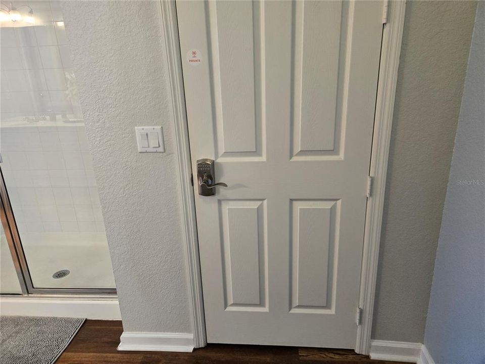 En Venta: $649,900 (3 camas, 2 baños, 2001 Pies cuadrados)