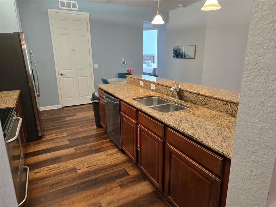 En Venta: $649,900 (3 camas, 2 baños, 2001 Pies cuadrados)