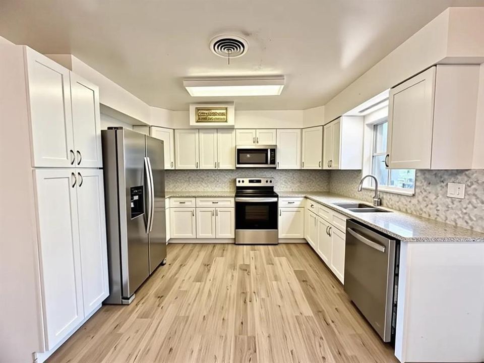 For Sale: $225,000 (3 beds, 2 baths, 1924 Square Feet)