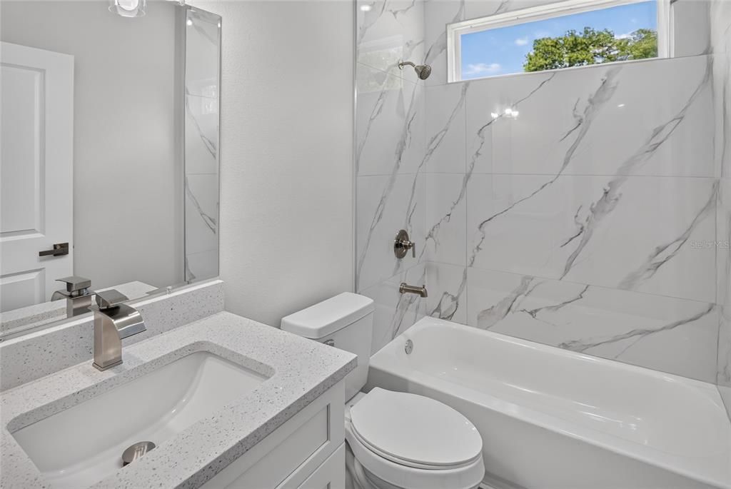 На продажу: $292,900 (4 спален, 2 ванн, 1845 Квадратных фут)