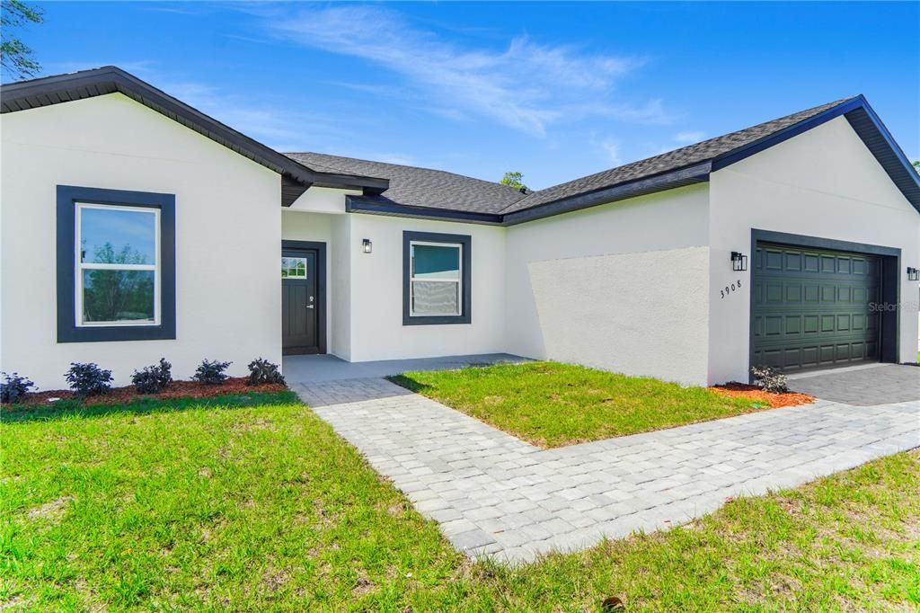 For Rent: $2,150 (4 beds, 3 baths, 1952 Square Feet)