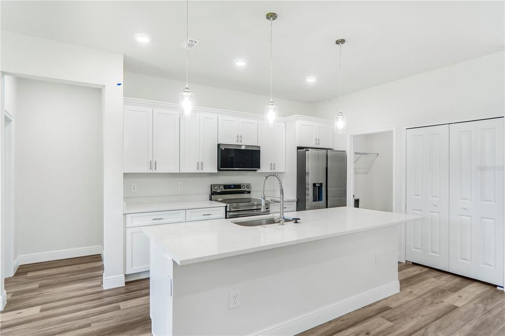 For Rent: $2,150 (4 beds, 3 baths, 1952 Square Feet)
