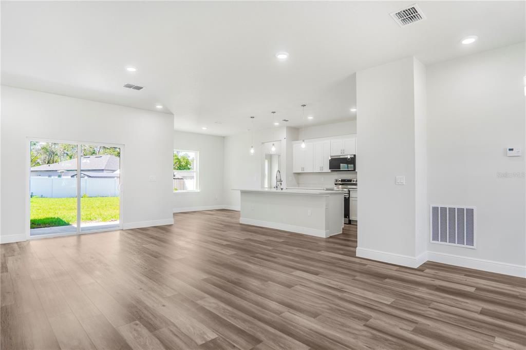 For Rent: $2,150 (4 beds, 3 baths, 1952 Square Feet)