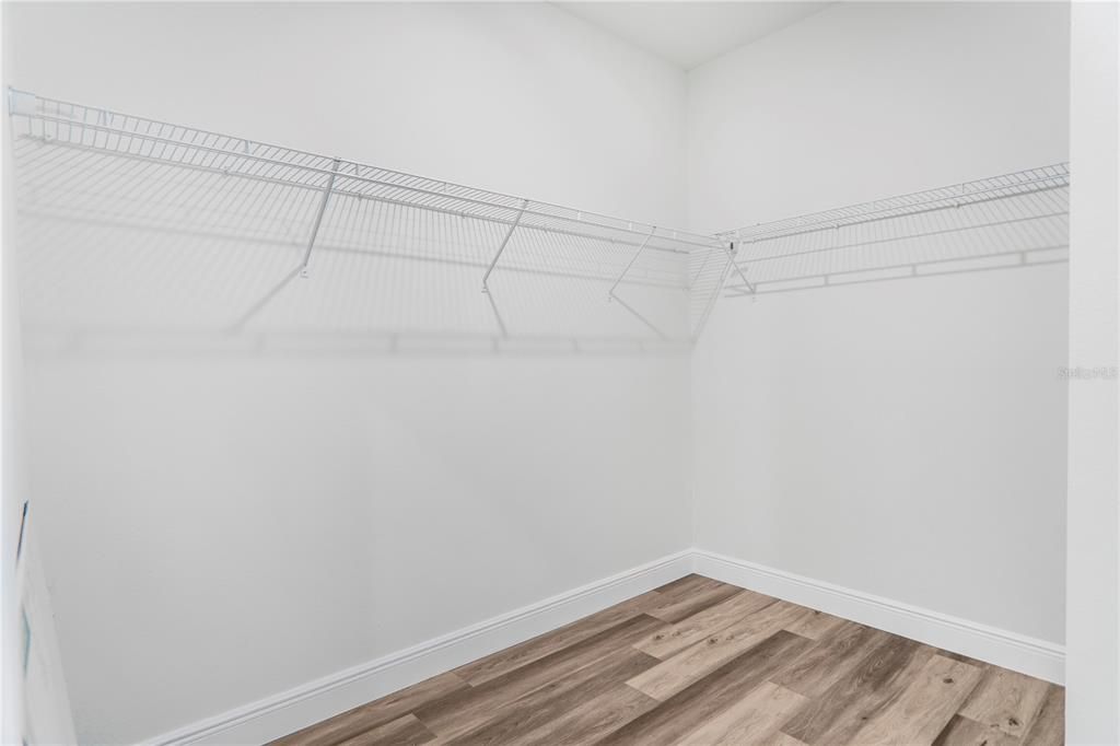 For Rent: $2,150 (4 beds, 3 baths, 1952 Square Feet)