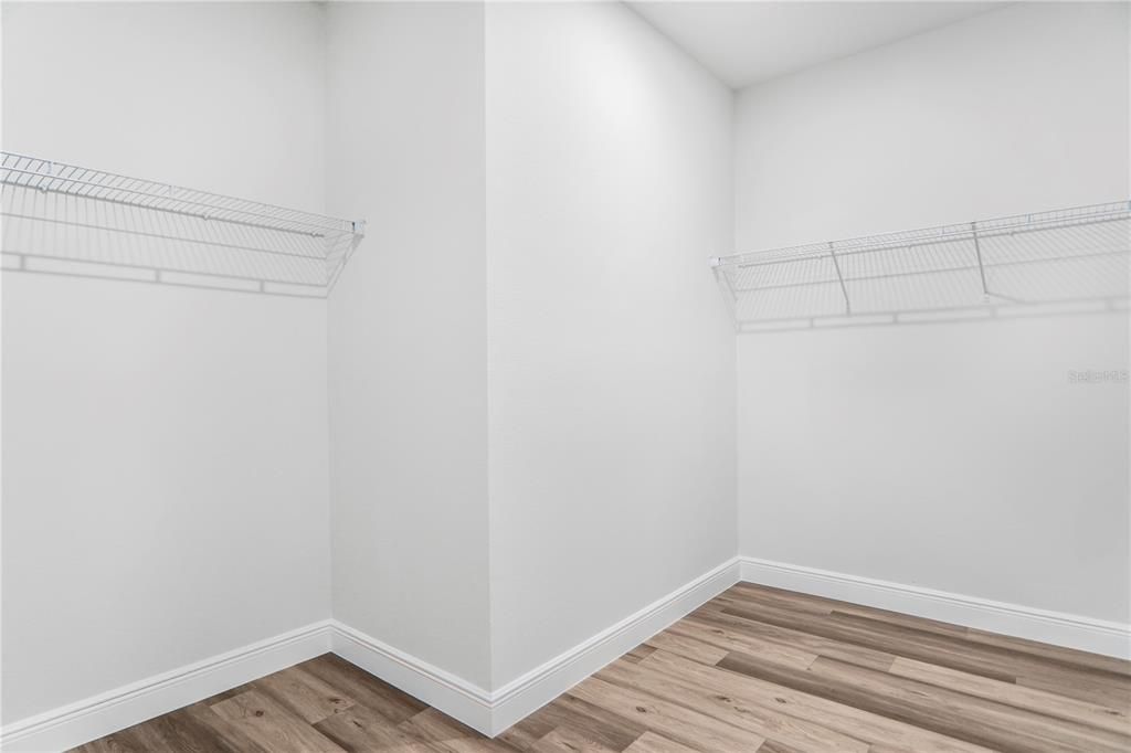 For Rent: $2,150 (4 beds, 3 baths, 1952 Square Feet)