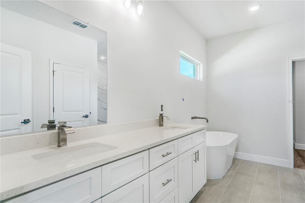 For Rent: $2,150 (4 beds, 3 baths, 1952 Square Feet)