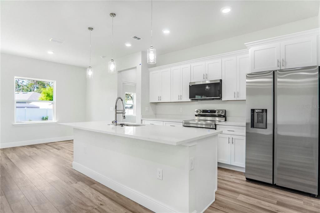 For Rent: $2,150 (4 beds, 3 baths, 1952 Square Feet)