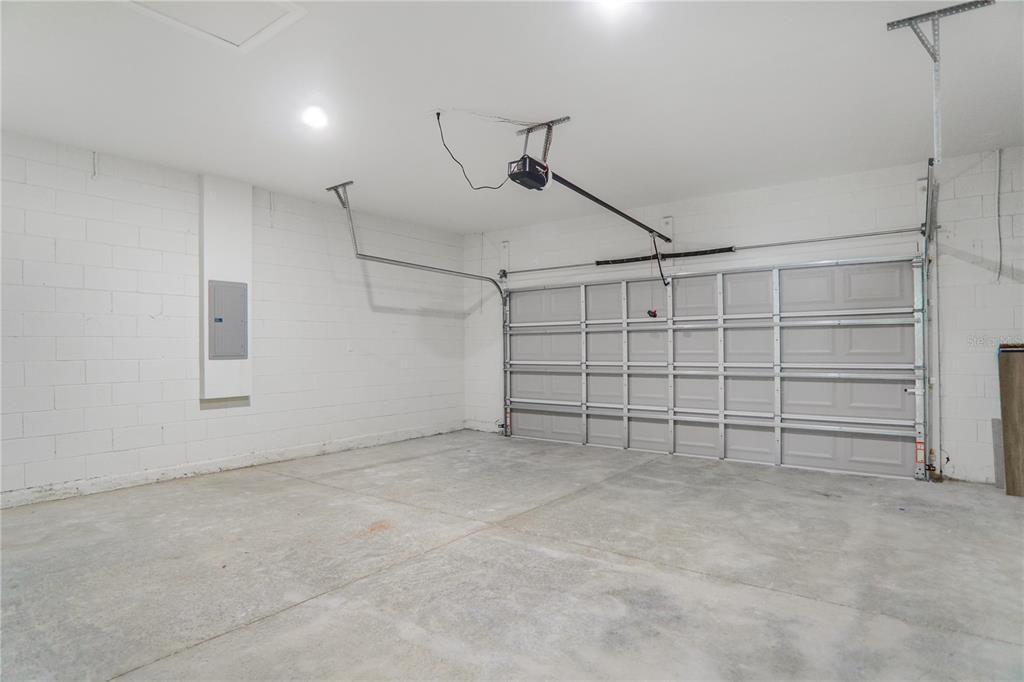 For Rent: $2,150 (4 beds, 3 baths, 1952 Square Feet)