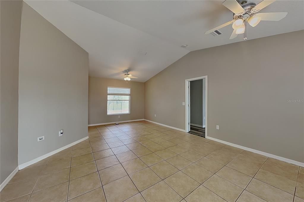 For Rent: $2,499 (4 beds, 2 baths, 1633 Square Feet)