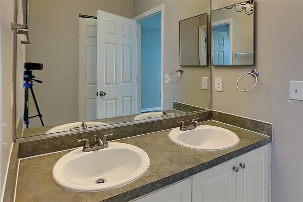 For Rent: $2,499 (4 beds, 2 baths, 1633 Square Feet)