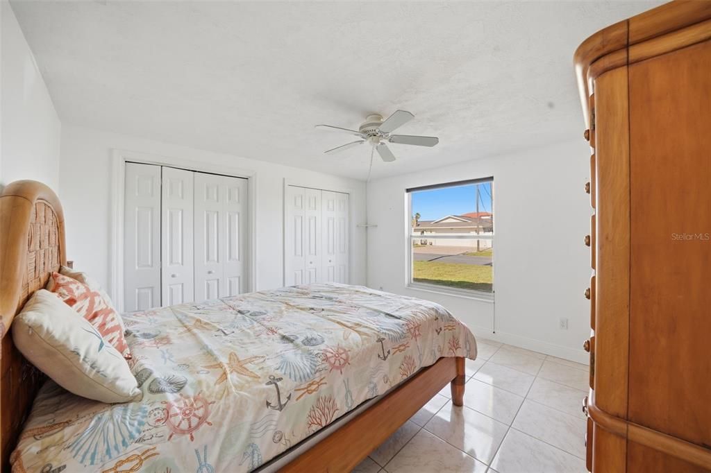 For Sale: $343,711 (2 beds, 2 baths, 1562 Square Feet)