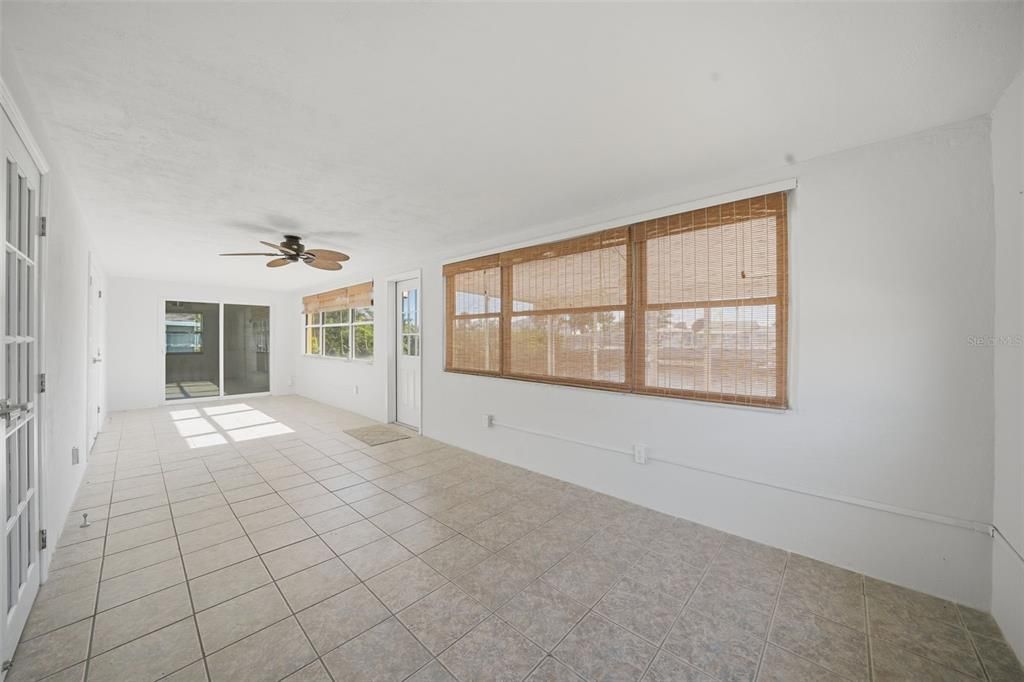 For Sale: $343,711 (2 beds, 2 baths, 1562 Square Feet)