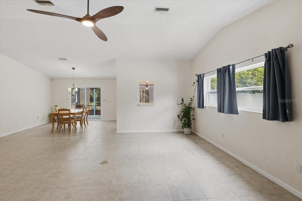 En Venta: $349,999 (3 camas, 2 baños, 1750 Pies cuadrados)