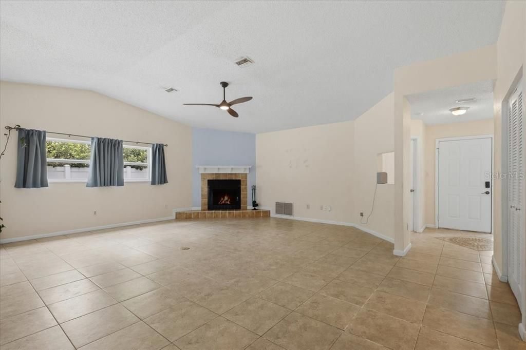 En Venta: $349,999 (3 camas, 2 baños, 1750 Pies cuadrados)