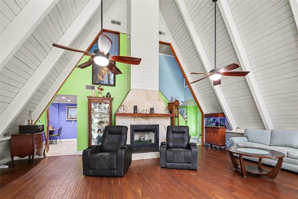 En Venta: $425,000 (3 camas, 2 baños, 1884 Pies cuadrados)