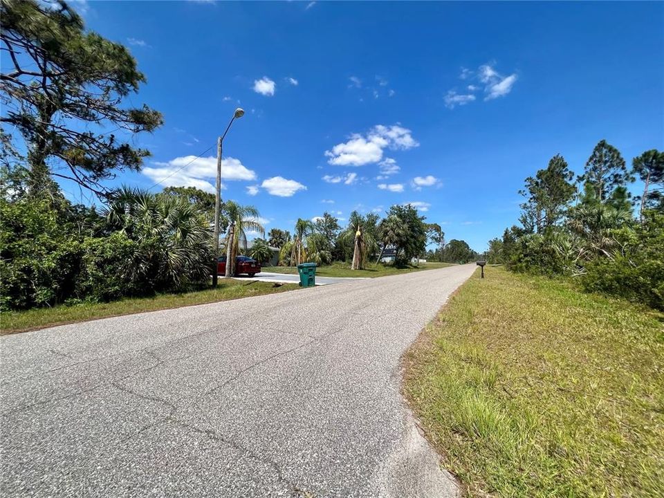 На продажу: $24,000 (0.28 acres)