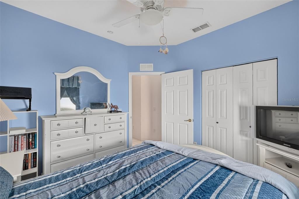 For Sale: $259,000 (2 beds, 2 baths, 1869 Square Feet)