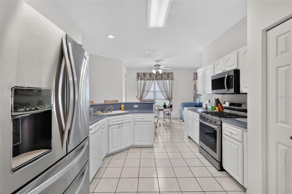 For Sale: $259,000 (2 beds, 2 baths, 1869 Square Feet)