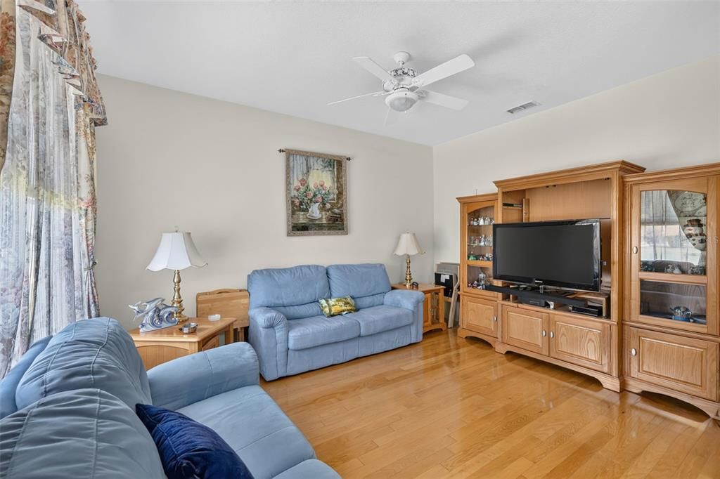 For Sale: $259,000 (2 beds, 2 baths, 1869 Square Feet)