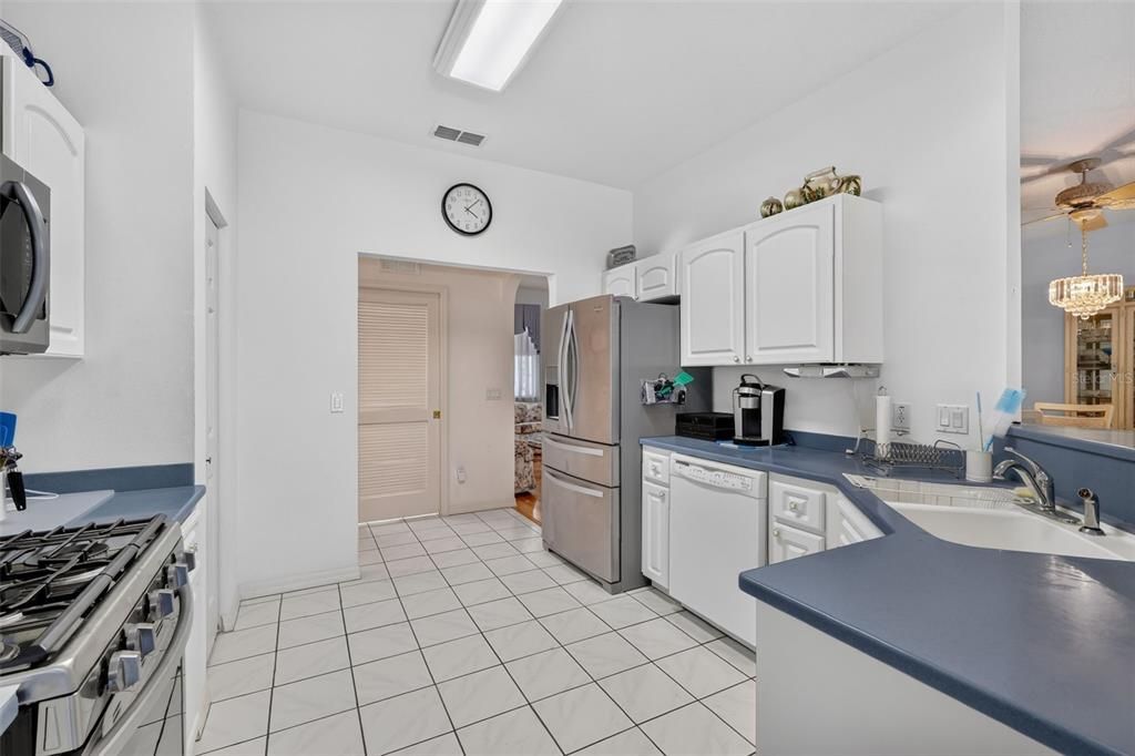 For Sale: $259,000 (2 beds, 2 baths, 1869 Square Feet)