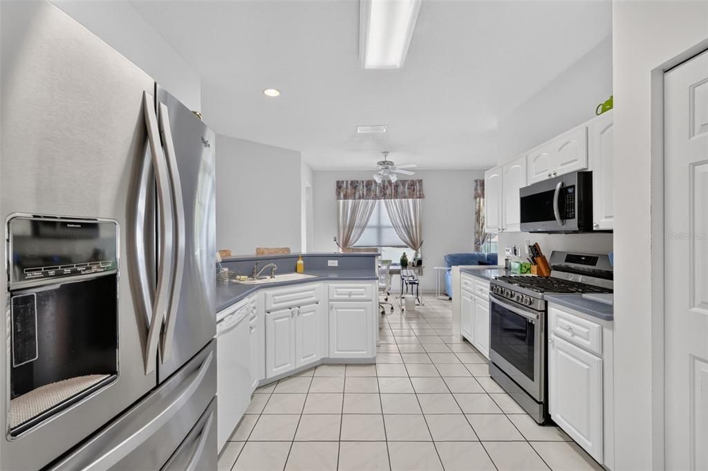 For Sale: $259,000 (2 beds, 2 baths, 1869 Square Feet)