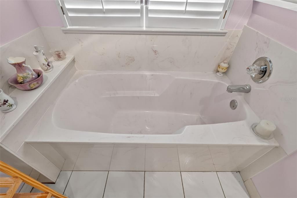 For Sale: $259,000 (2 beds, 2 baths, 1869 Square Feet)