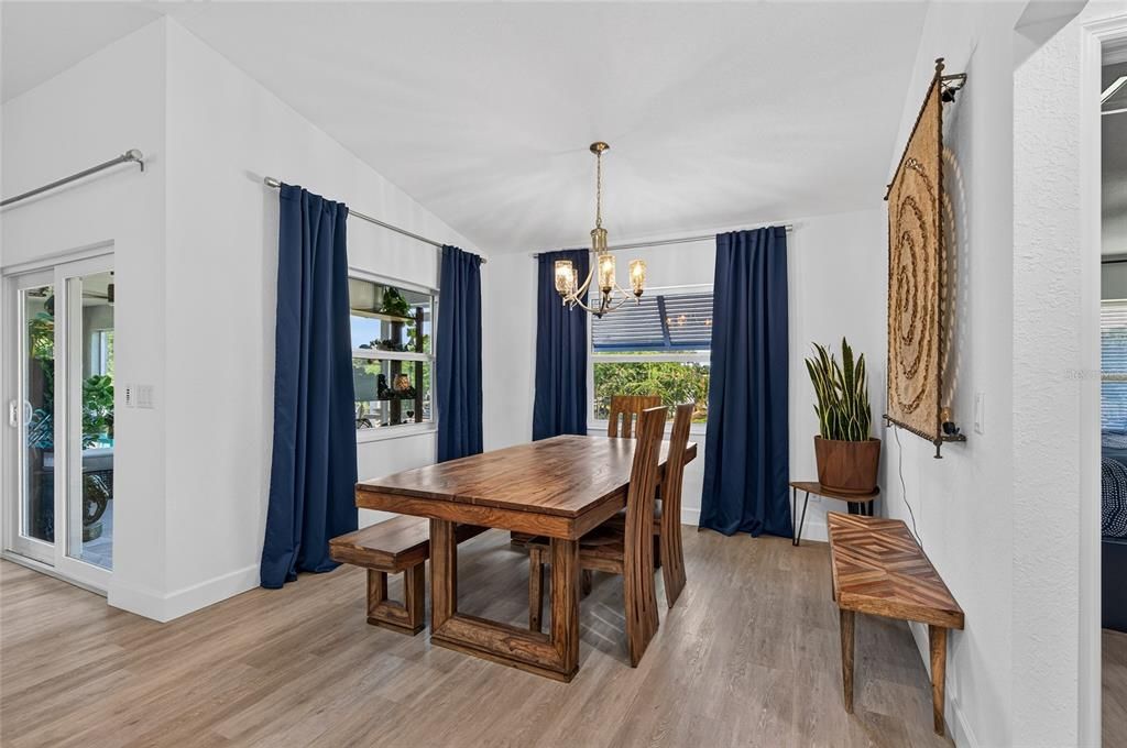 На продажу: $625,000 (3 спален, 2 ванн, 1733 Квадратных фут)