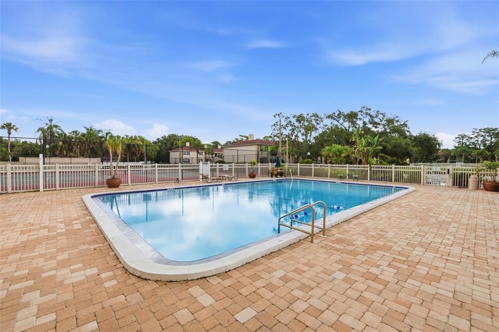 For Sale: $229,500 (1 beds, 1 baths, 934 Square Feet)