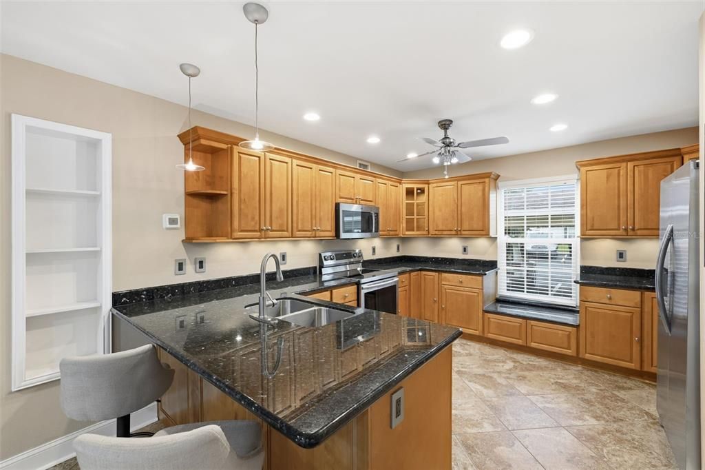 For Sale: $229,500 (1 beds, 1 baths, 934 Square Feet)