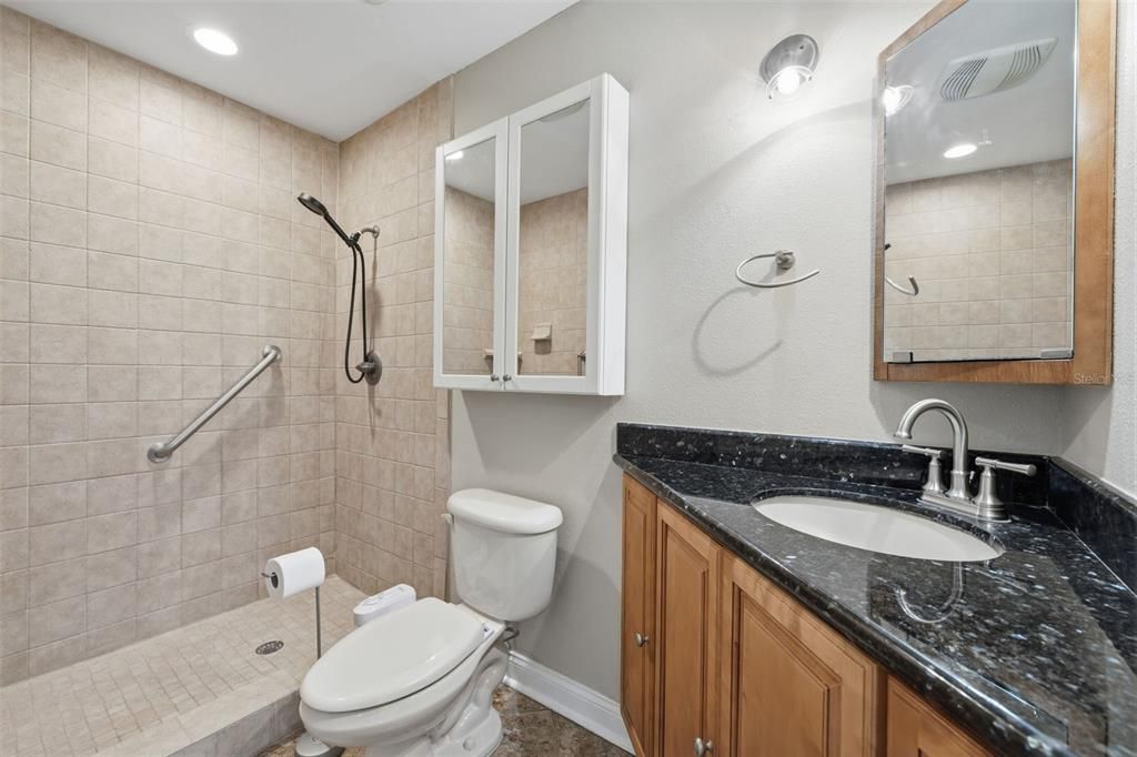 For Sale: $229,500 (1 beds, 1 baths, 934 Square Feet)