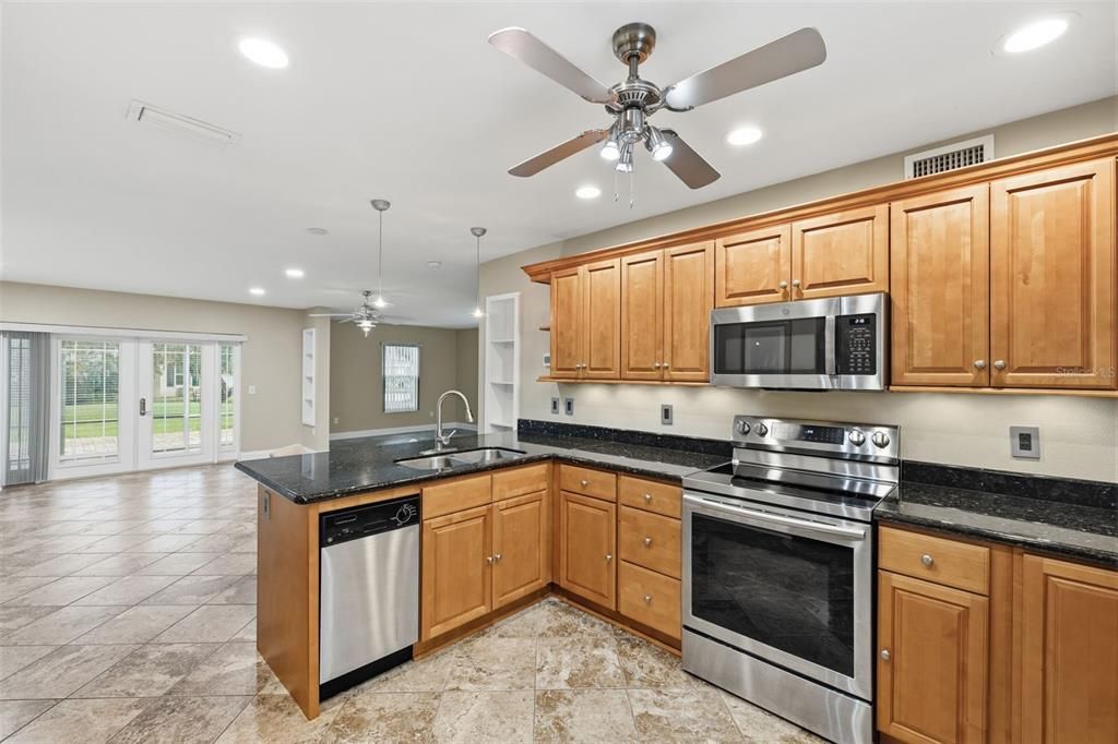 For Sale: $229,500 (1 beds, 1 baths, 934 Square Feet)
