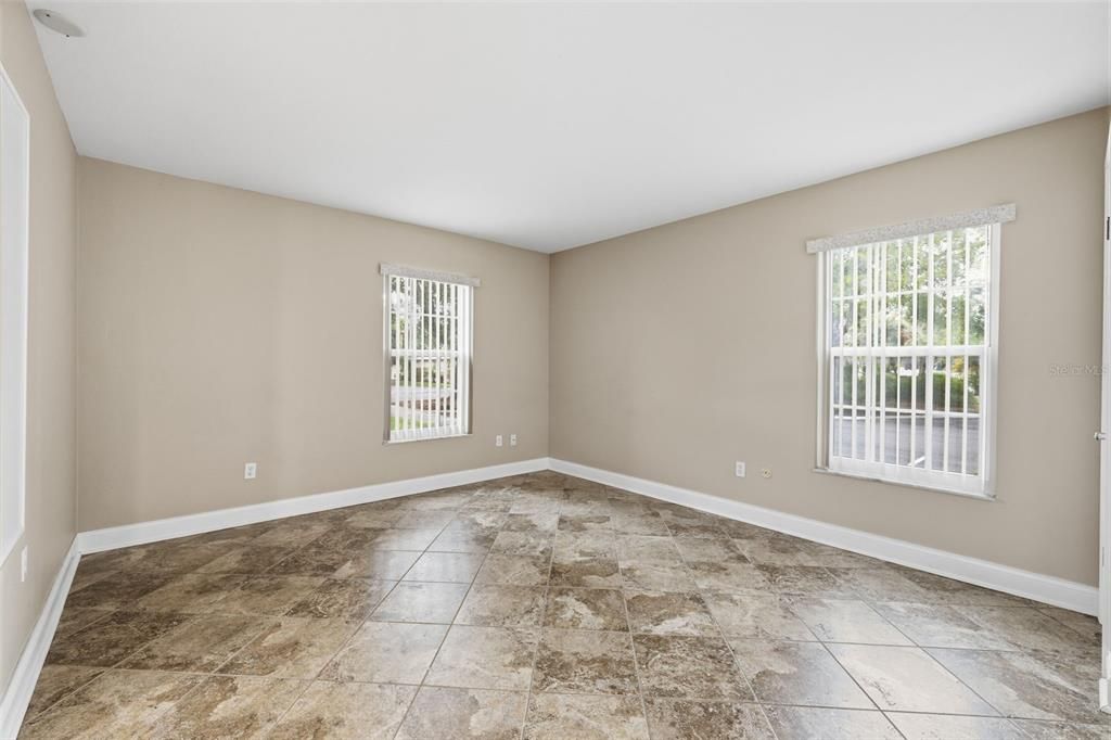 For Sale: $229,500 (1 beds, 1 baths, 934 Square Feet)