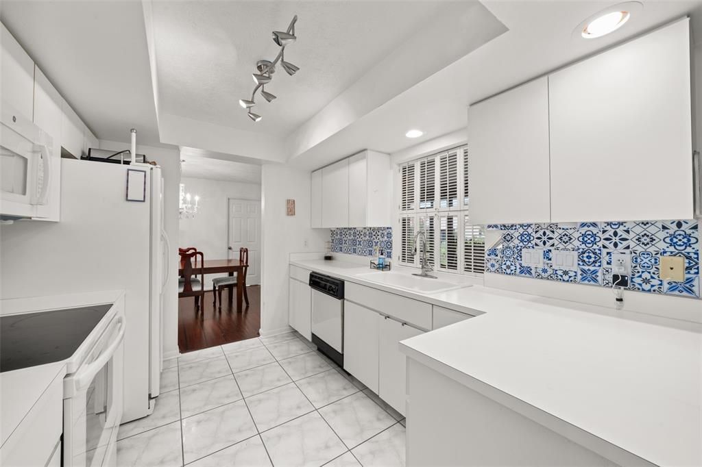 En Venta: $295,000 (3 camas, 2 baños, 1718 Pies cuadrados)