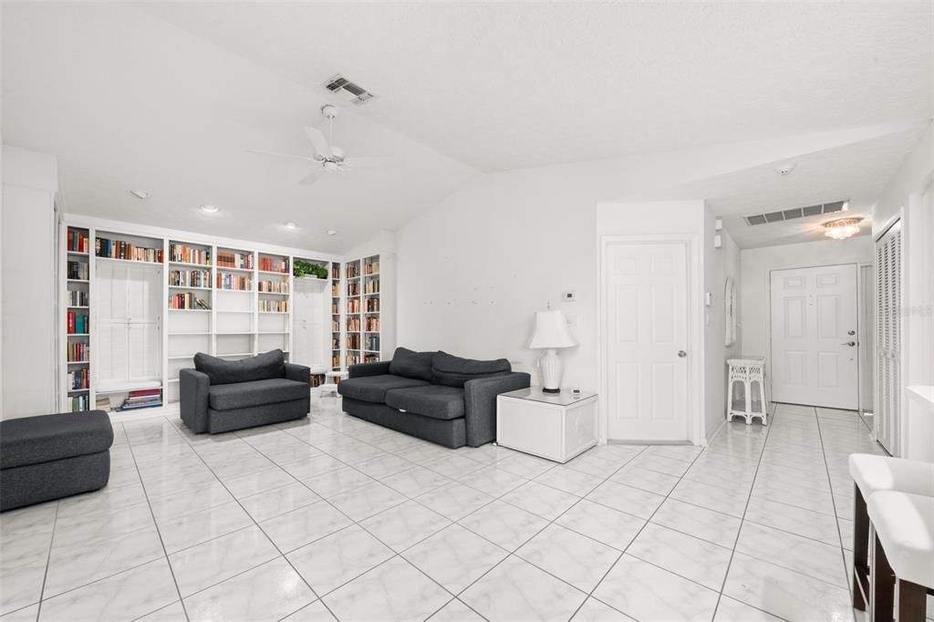 En Venta: $295,000 (3 camas, 2 baños, 1718 Pies cuadrados)
