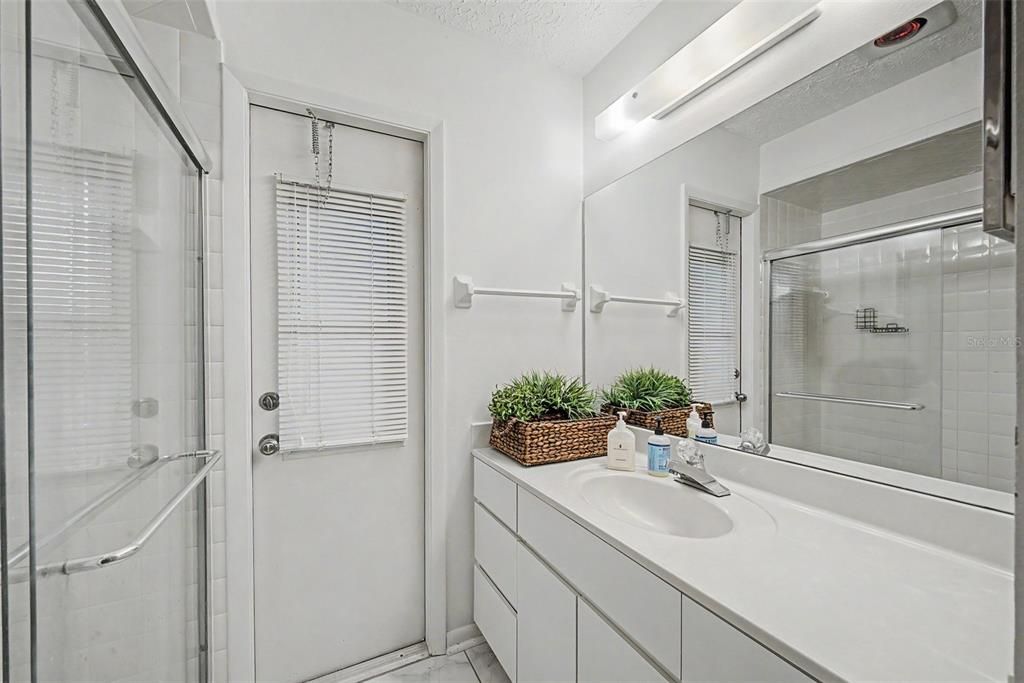En Venta: $295,000 (3 camas, 2 baños, 1718 Pies cuadrados)