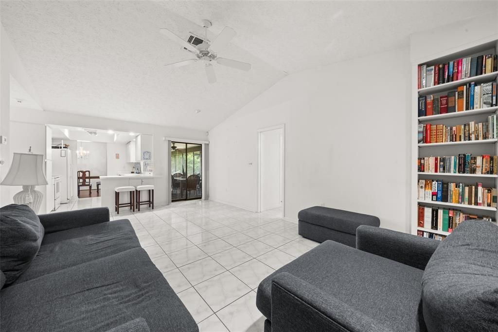 En Venta: $295,000 (3 camas, 2 baños, 1718 Pies cuadrados)