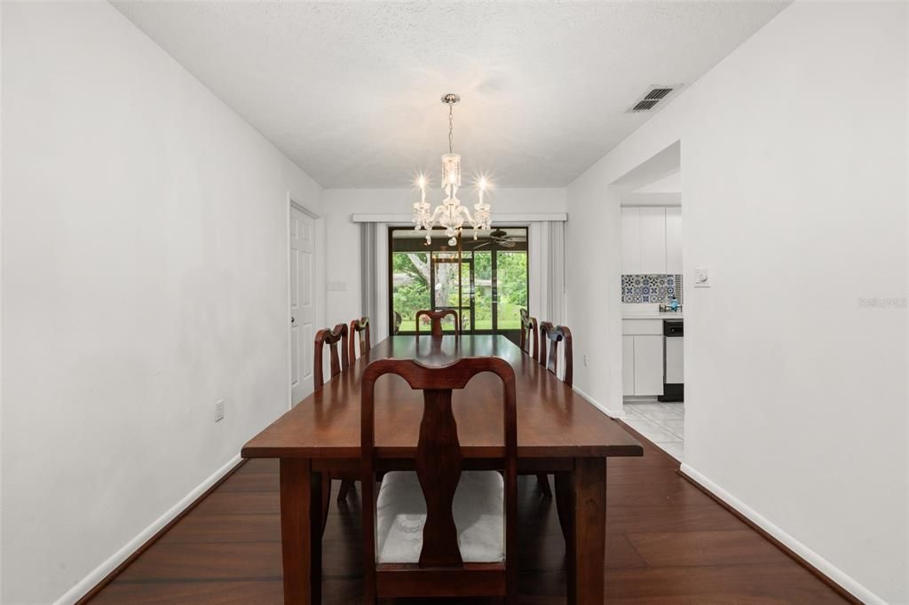 En Venta: $295,000 (3 camas, 2 baños, 1718 Pies cuadrados)